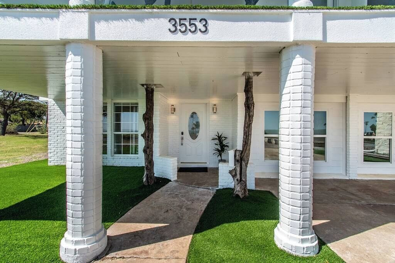 Exterior detail, Sleep 29 - Oceanfront Retreat 2 Homes for 29-guests!, Nueces