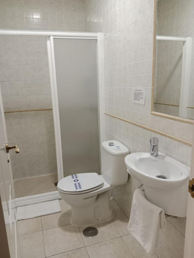 Bathroom 4, Hostal Alcarayon Pilas, Sevilla