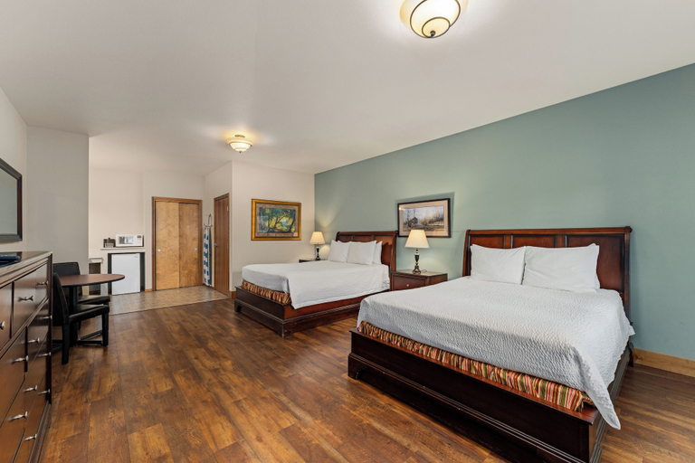 Bedroom 2, Redwood Garden Inn, Josephine