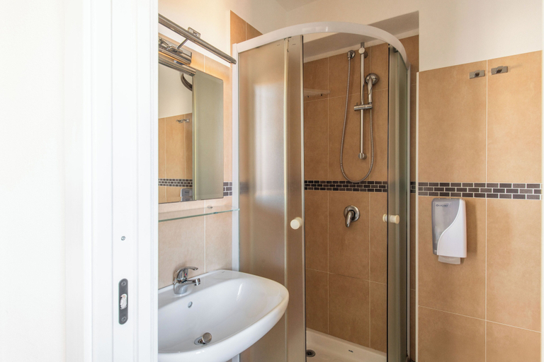 Bathroom 4, Villa Margherita, Palermo