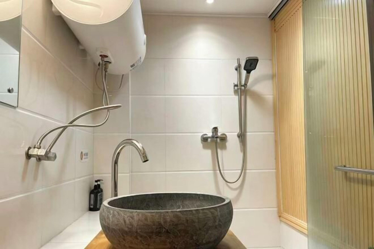 Bathroom 3, Lijiang Wuge Inn, Lijiang