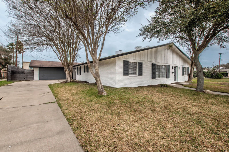 Exterior 3, Sleep 29 - Oceanfront Retreat 2 Homes for 29-guests!, Nueces