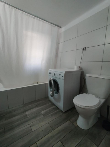 Bathroom, Recreation rooms, Attica