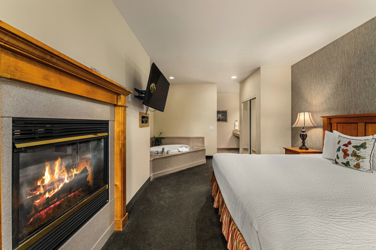 Bedroom 2, Redwood Garden Inn, Josephine