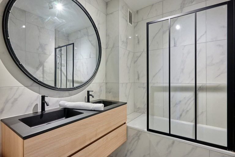 Bathroom 4, Apartment in the 16th Area Residential District, Paris
