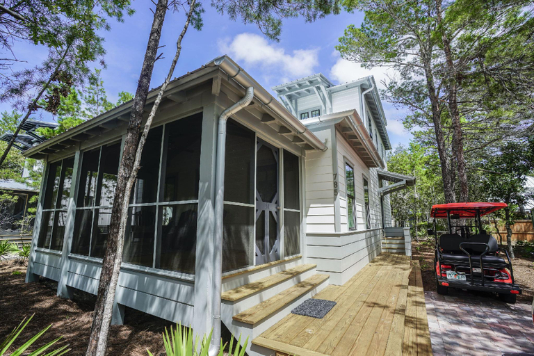 Exterior & Views