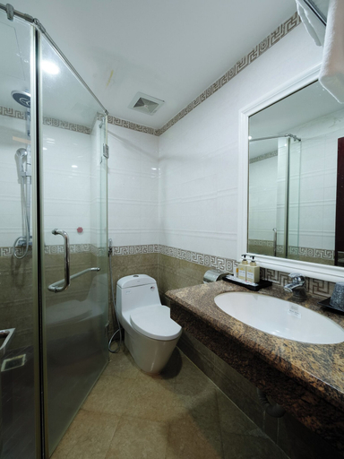 Bathroom 3, Queen's Hotel, Cầu Giấy
