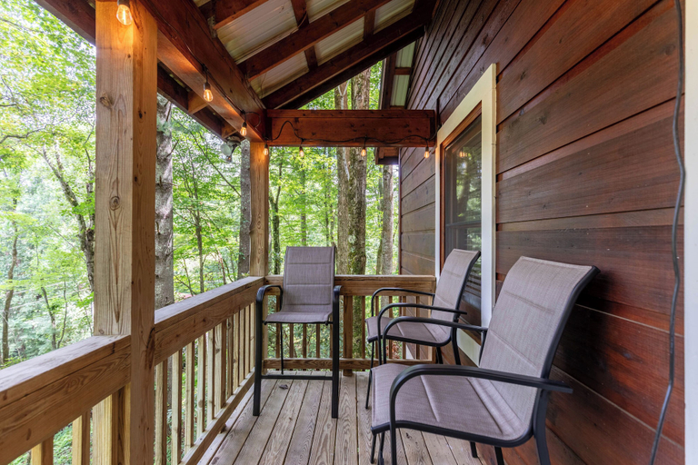 Interior 4, Due West, Watauga