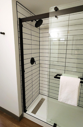 Bathroom 4, Rayland Hotel, Wasco