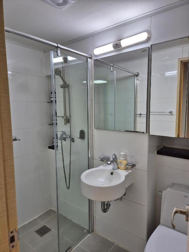 Bathroom 3, SUNNY HOUSE, Jung