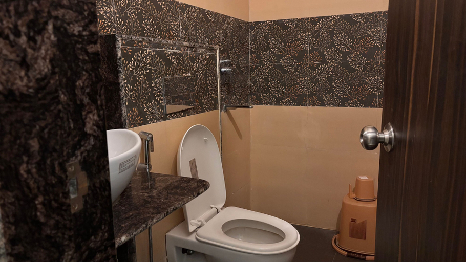 Bathroom 4, White Pearl - Jabalpur, Jabalpur