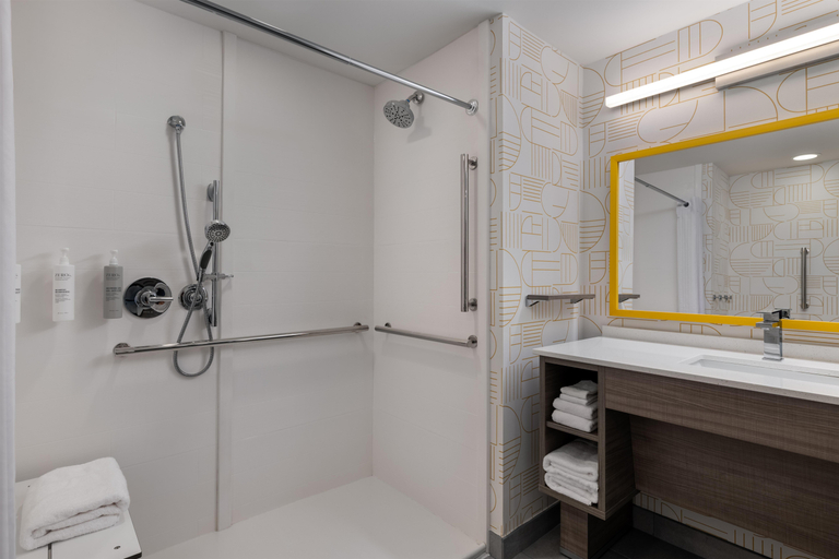 Bathroom, Home2 Suites By Hilton Altoona Des Moines, Polk