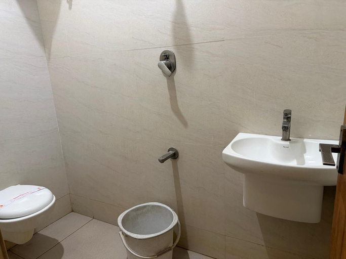 Bathroom 3, Lingaa's Residency, Tiruvannamalai