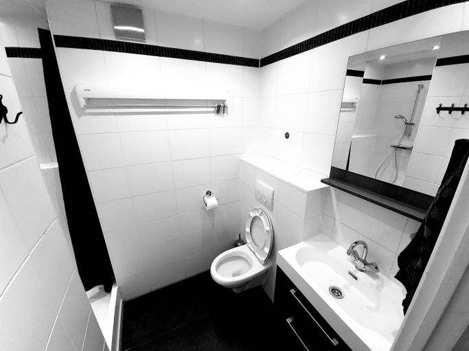 Bathroom 2, Studio Wilmas - Forest flat Amsterdam, Amsterdam