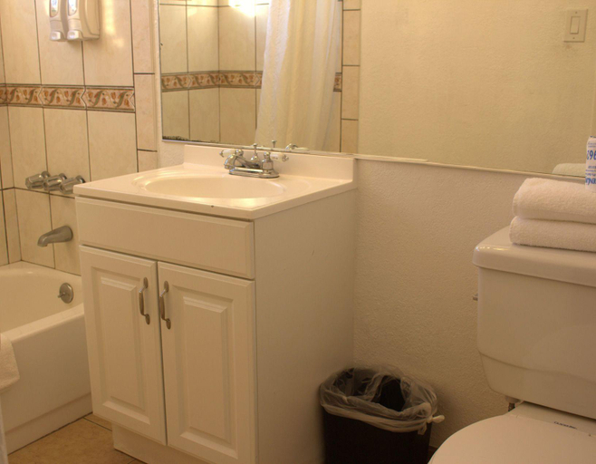 Bathroom 5, Tradewinds Hotel LAX Airport, Los Angeles