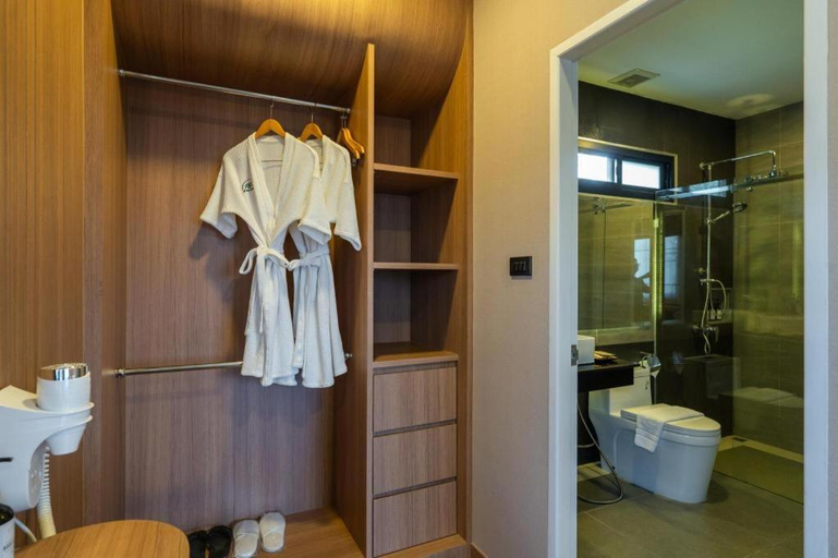 Bathroom, 180 All Day All Season, Khao Kho