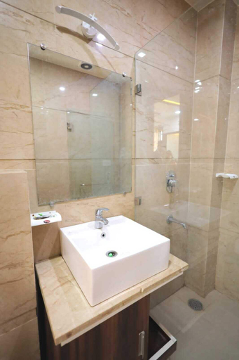 Bathroom 4, The Crown Hotel, Agra