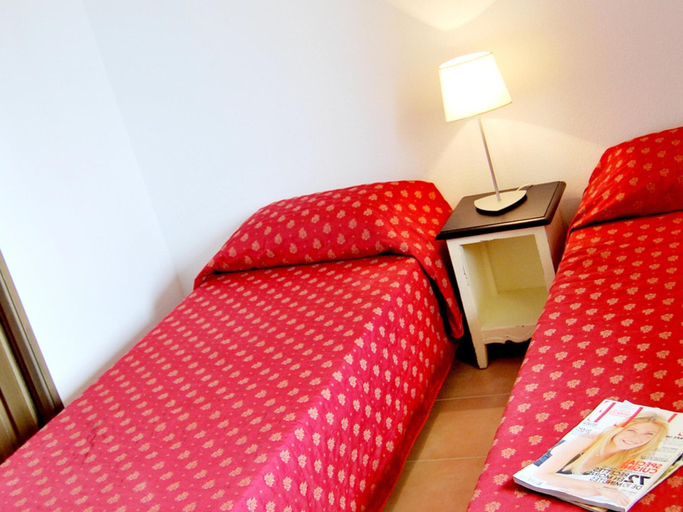 Room 5, Cosy Village Studio Retreat in Barjac, Gard