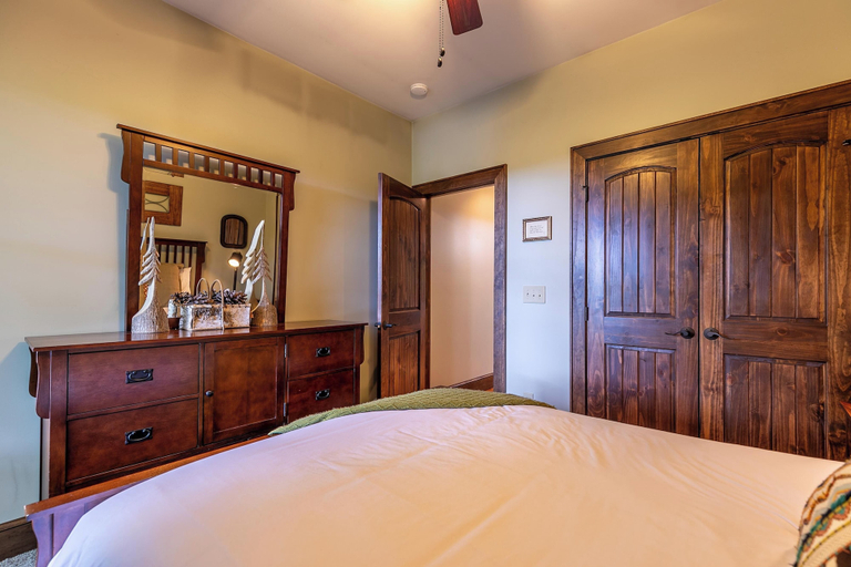 Interior 2, Lake Overlook High Elevation Home With Views and Game Room, Watauga