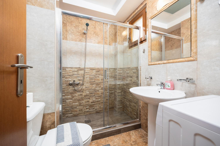 Bathroom, Villa Stratos, Crete