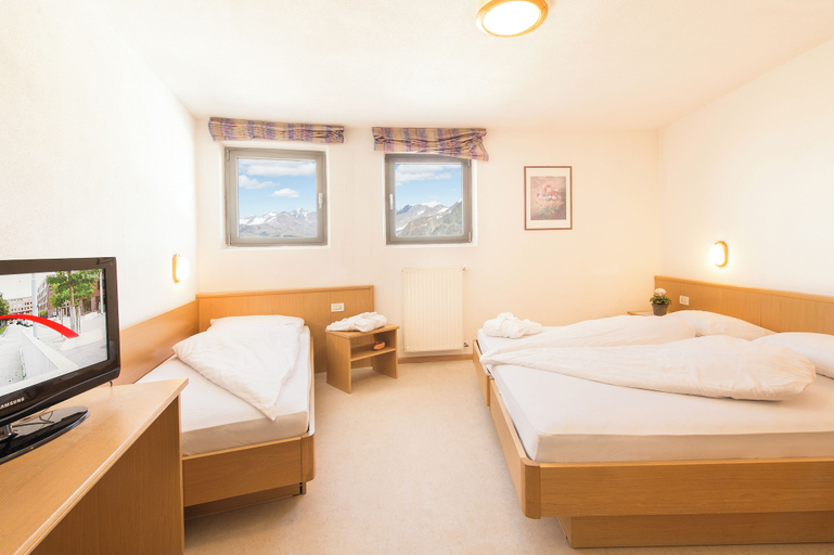 Bedroom 4, Glacier Hotel Grawand, Bolzano