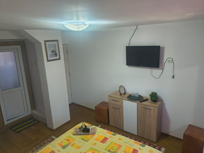 Others 2, Casa Victor, Tuzla