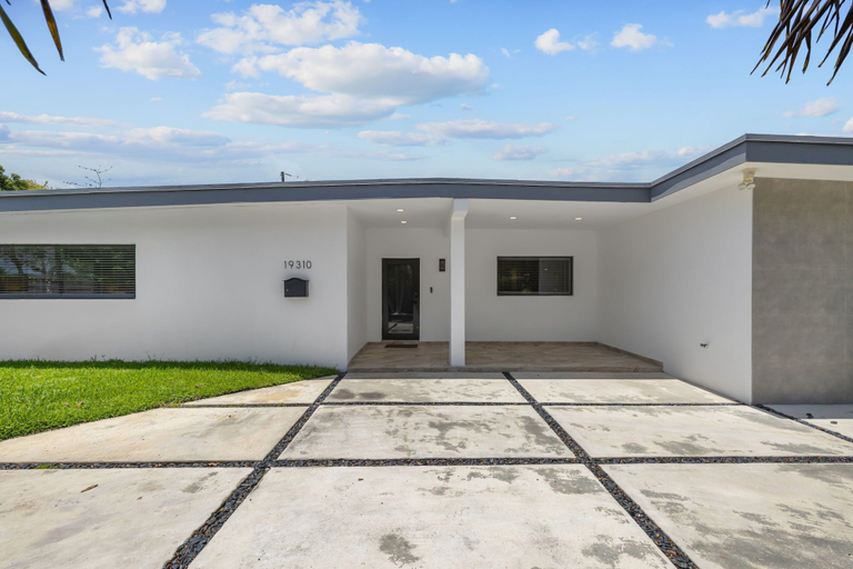 Front of property 4, Sunshine Hideaway Villa | Pool ·Terrace ·Fire Pit, Miami-Dade