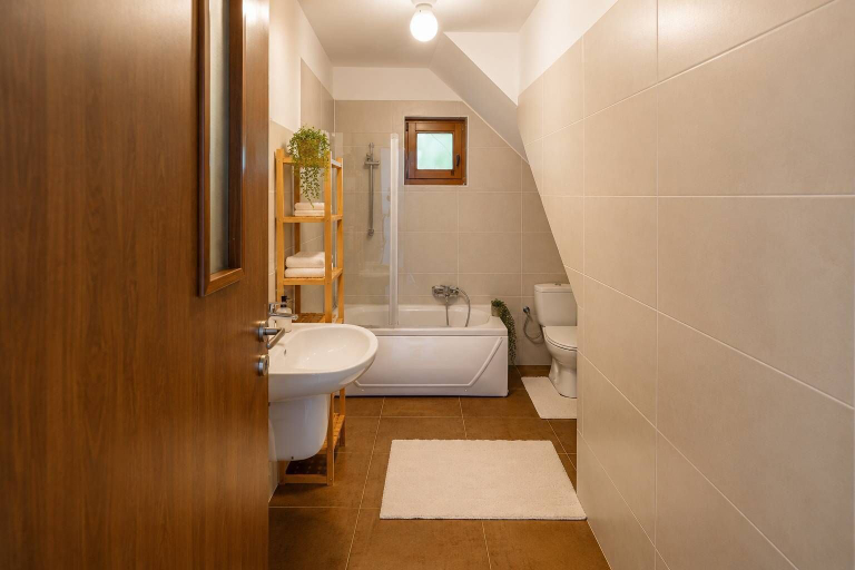 Bathroom 4, Forest Apartment by Olala Homes, Sinaia