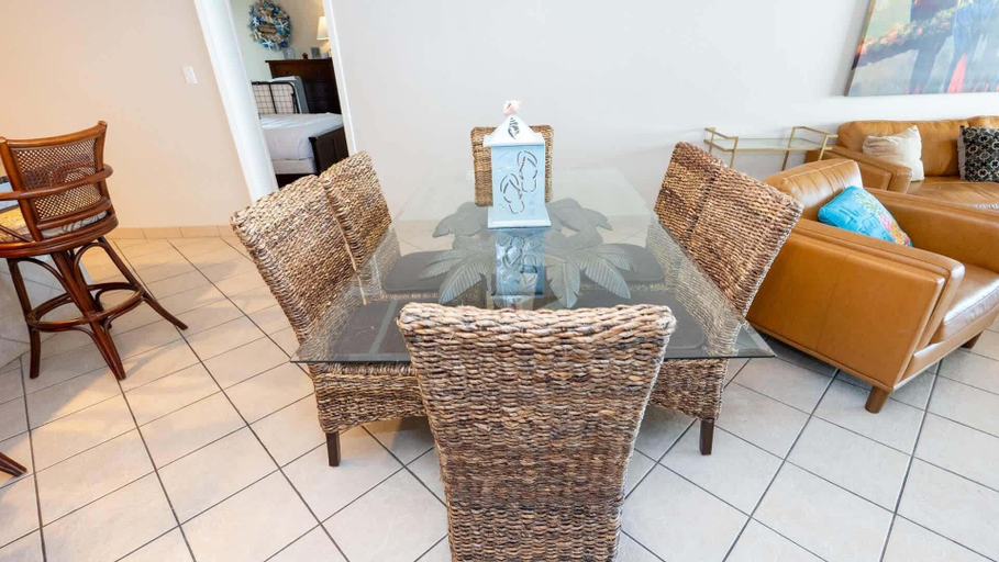 Dining, Direct Beachfront 3br 3 Pools & 3 Jacuzzis 3 Bedroom Apts, Cameron