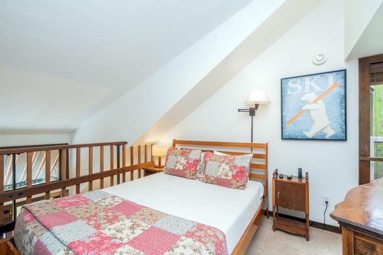 Bedroom 2, Manitou Lodge 8 by Alpine Lodging Telluride, San Miguel