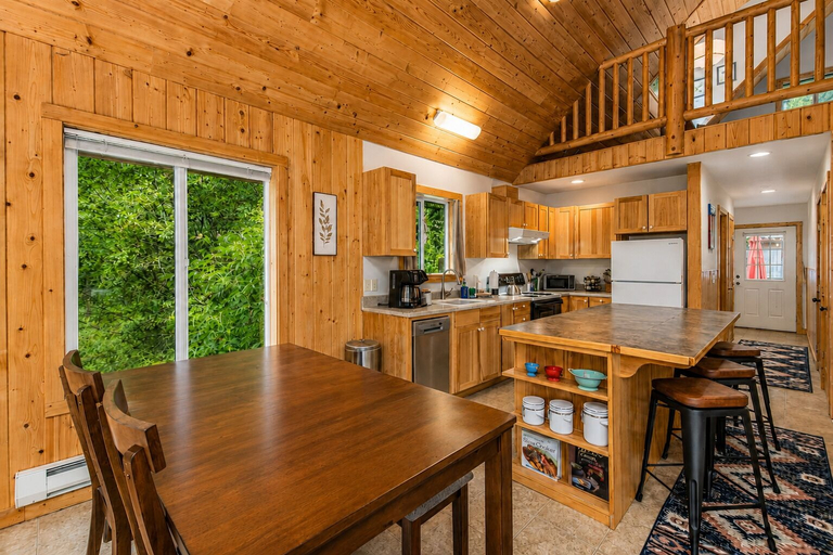 Private kitchen 4, Pine River Retreat 2 Bedroom Home by RedAwning, Chelan