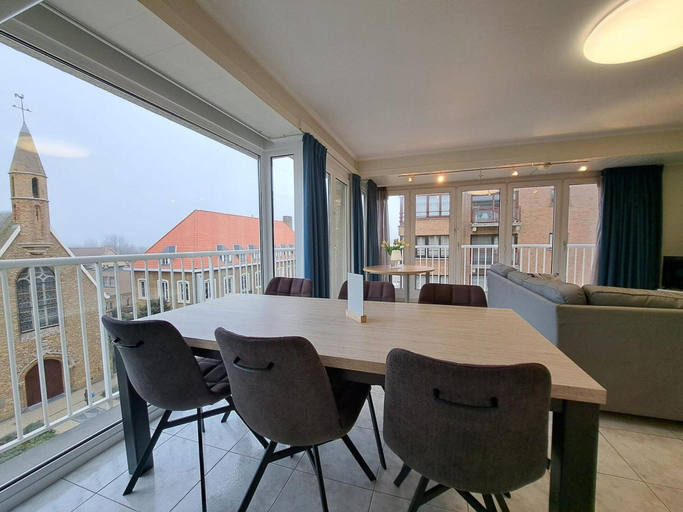 Dining 5, Bright Apartment With Side Sea View, West-Vlaanderen