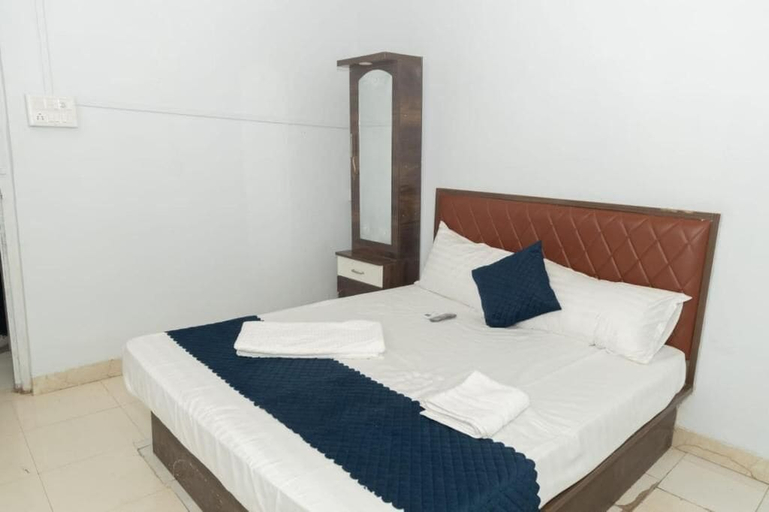 Room 2, Hotel Midnight Lodging & Boarding, Raigarh