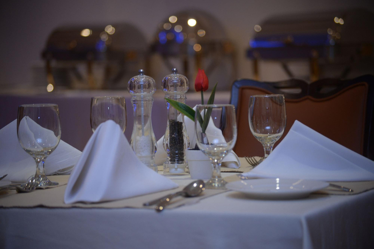 Food & Drinks 5, Al Madina Suites, Doha