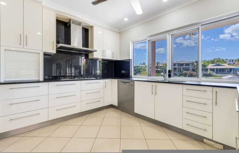 Room 2, Zenlux Rosewater Pool Marina Deck Bayview Pad, Darwin