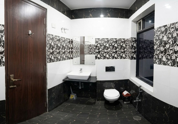 Bathroom, Hotel Ashiyana Residency, Lucknow