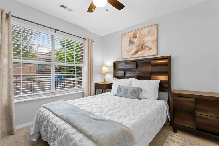 Room 2, Pond View Getaway at Fall Creek, Taney