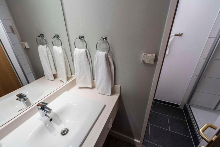 Bathroom 4, Peine Salzgitter Hotel by Belvilla, Peine