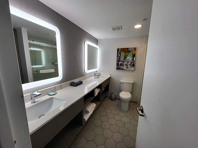 Bathroom 3, La Quinta Inn & Suites by Wyndham Salisbury, Wicomico