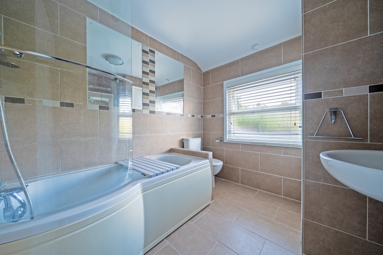 Bathroom, 3 Bed House - Sleeps 5 - Garden - Pets - Parking, East Sussex
