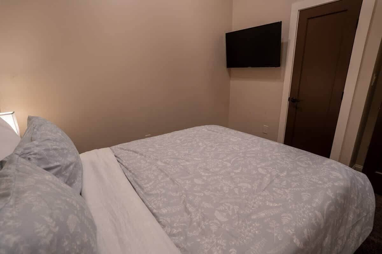 Interior 5, Downtown Urban Retreat 6 Beds Perfect for Groups, Roanoke City