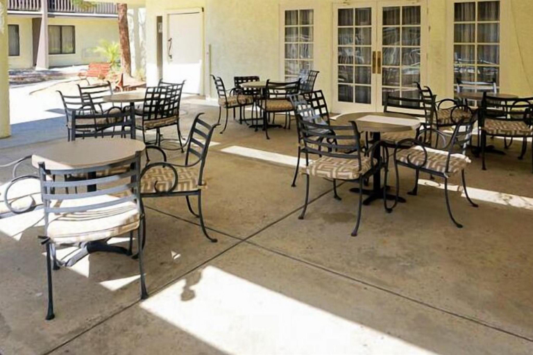 Food & Drinks 5, Heritage Inn & Suites Ridgecrest-China Lake, Kern