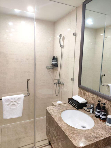 Bathroom 3, Jin Jiang Tian Cheng Hotel, Shanghai