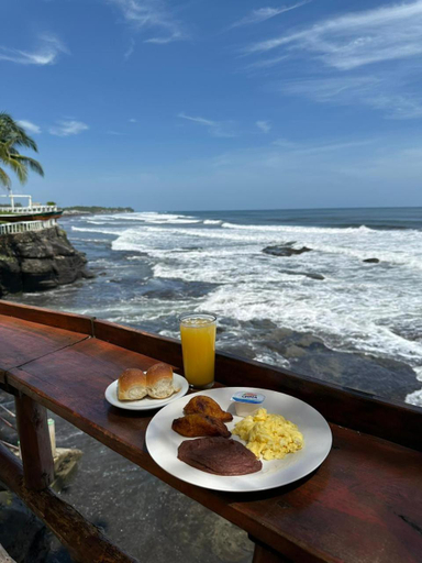 Food & Drinks 3, REEF ON THE WATER, Tamanique