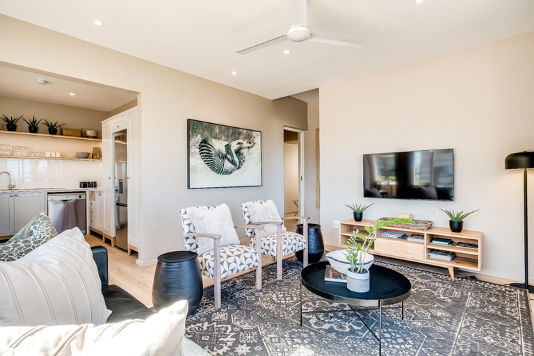 Room 3, Camps Bay Stylish 2bed by the Tidal Pool Tidescape, City of Cape Town
