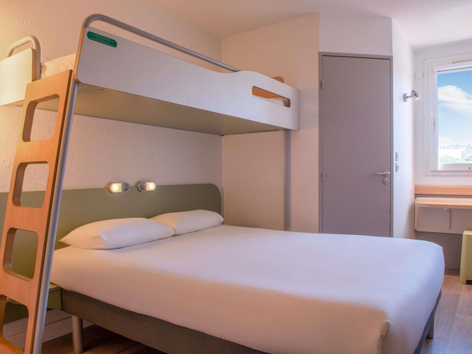 Bedroom 3, ibis budget Airport Marseille Provence, Bouches-du-Rhône