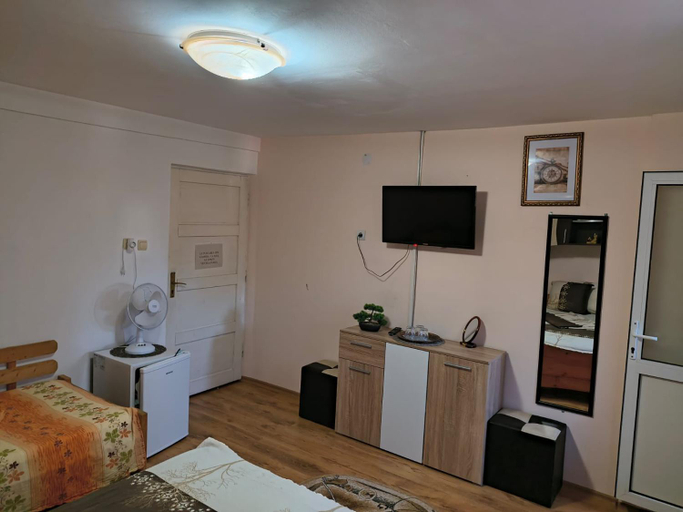 Others 3, Casa Victor, Tuzla