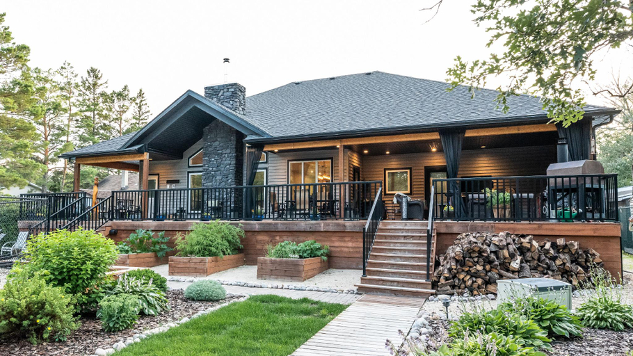 Exterior & Views