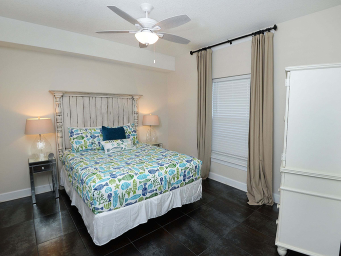 Interior 5, Emerald Isle 1609, Bay