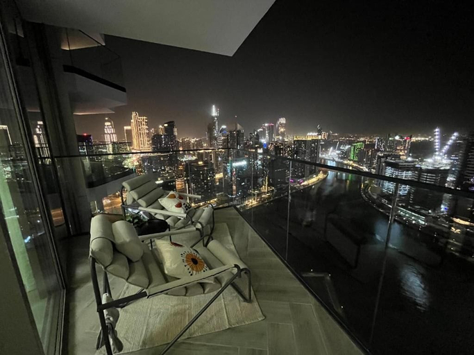 Property grounds 4, Luxury 1 BR with Stunning Water Views, Dubai